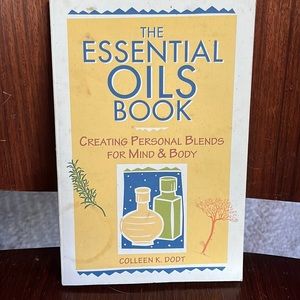 The Essential Oils Books: Creating Personal Blends for Mind & Body